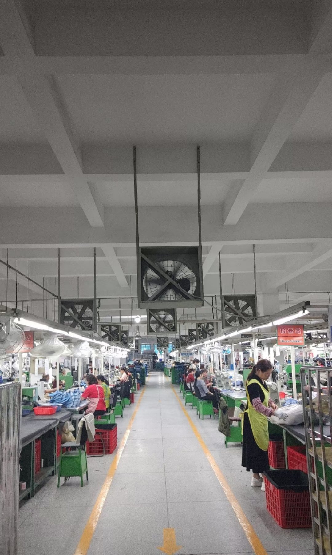 Cozy Foot cutting and sewing line with inline check station sign in Chinese and English